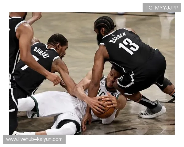 76人篮网东部焦点对决 激战一触即发 76人篮网东部焦点对决 激战一触即发