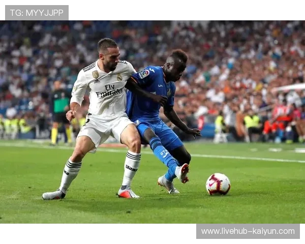 AI战术板：赫罗纳保级战术解析，高压逼抢与主场韧性并重。